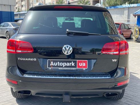 Volkswagen Touareg 2012 черный - фото 6