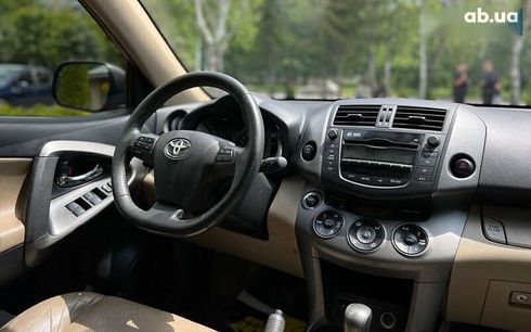 Toyota RAV4 2012 - фото 13