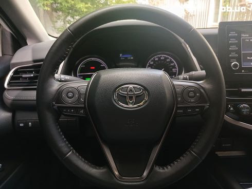 Toyota Camry 2021 белый - фото 12