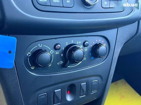Renault Logan 2015 - фото 23