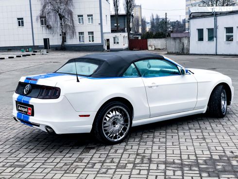 Ford Mustang 2014 белый - фото 16