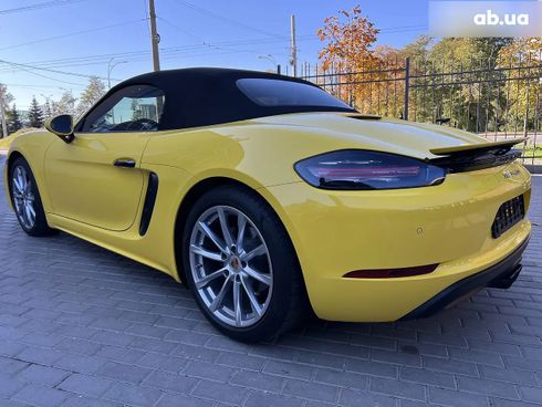Porsche Boxster 2021 желтый - фото 9
