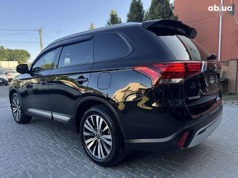 Mitsubishi Outlander 2021 - фото 15