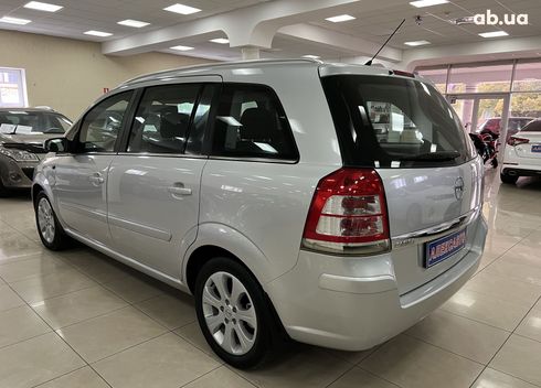 Opel Zafira 2008 серебристый - фото 9