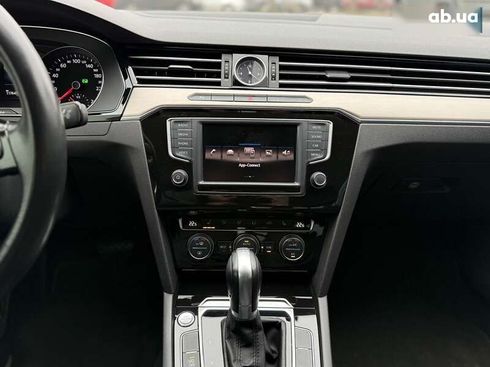 Volkswagen Passat 2017 - фото 21