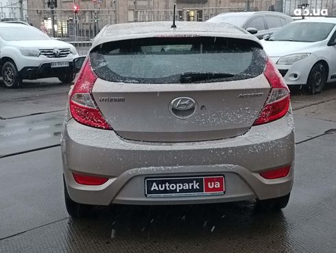 Hyundai Accent 2012 бежевый - фото 6