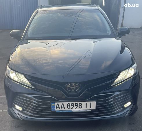 Toyota Camry 2018 черный - фото 4