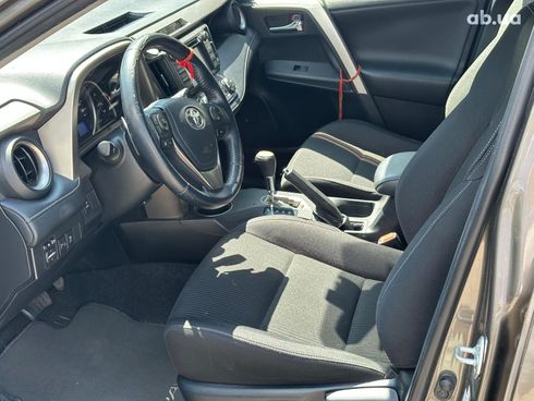 Toyota RAV4 2014 коричневый - фото 8