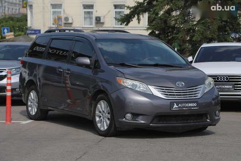 Toyota Sienna 2010 - фото 3