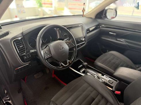 Mitsubishi Outlander 2020 - фото 19