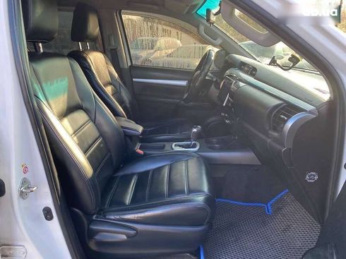 Toyota Hilux 2016 - фото 25