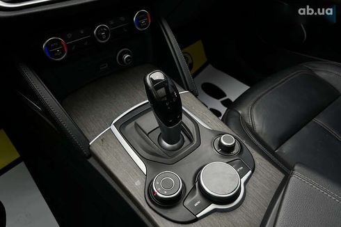 Alfa Romeo Stelvio 2017 - фото 19