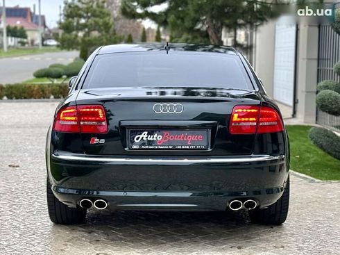Audi S8 2010 - фото 22