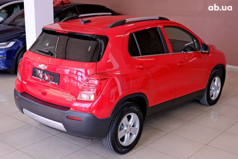 Chevrolet Trax 2016 красный - фото 5
