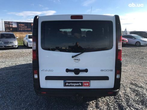 Opel Vivaro 2015 белый - фото 9