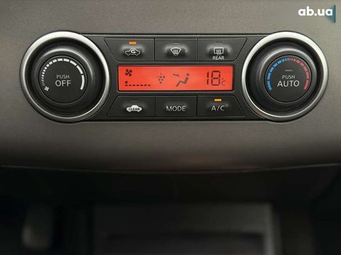 Nissan Tiida 2011 - фото 25