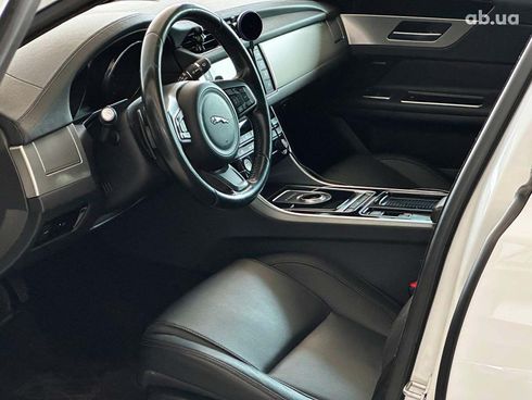 Jaguar XF 2016 белый - фото 11