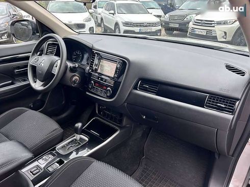 Mitsubishi Outlander 2018 - фото 29