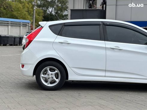 Hyundai Accent 2017 белый - фото 6