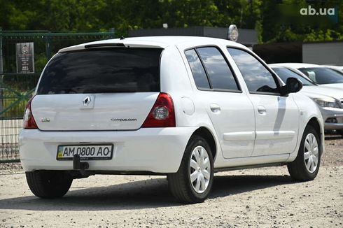 Renault Clio 2010 - фото 12