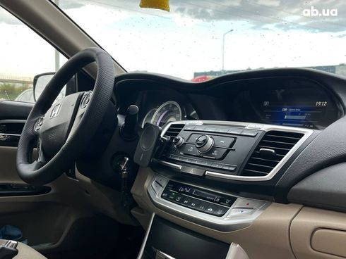 Honda Accord 2013 красный - фото 4