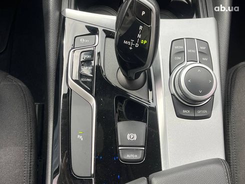 BMW 5 серия 2020 серый - фото 41