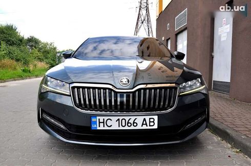 Skoda Superb 2019 - фото 4