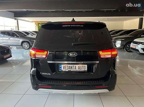 Kia Carnival 2017 - фото 7