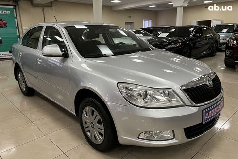 Skoda Octavia 2013 серебристый - фото 3