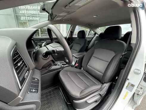 Hyundai Elantra 2018 - фото 18