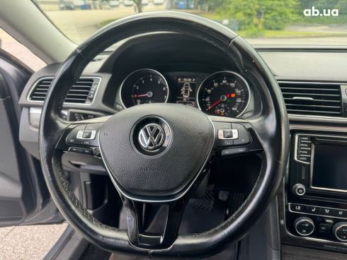 Volkswagen Passat 2018 серый - фото 8