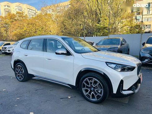 BMW iX1 2023 - фото 6