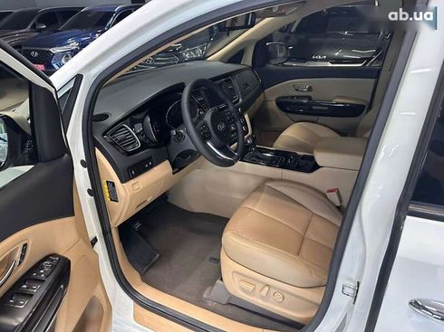 Kia Carnival 2015 - фото 23