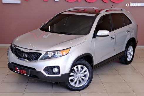 Kia Sorento 2011 серебристый - фото 2