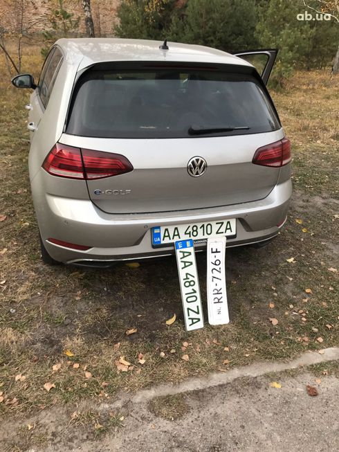 Volkswagen e-Golf 2017 серый - фото 9