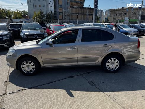Skoda Octavia 2009 бежевый - фото 3