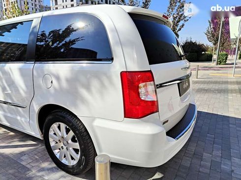 Chrysler town&country 2016 - фото 14