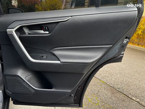 Toyota RAV4 2019 серый - фото 32