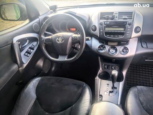 Toyota RAV4 2011 белый - фото 11