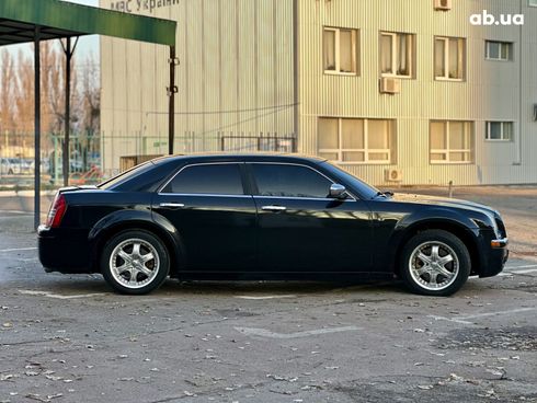 Chrysler 300C 2005 черный - фото 8