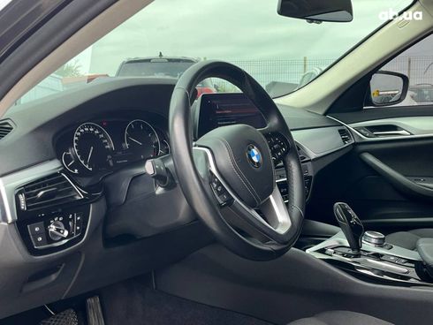 BMW 5 серия 2020 серый - фото 10