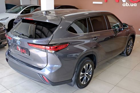 Toyota Highlander 2022 серый - фото 5