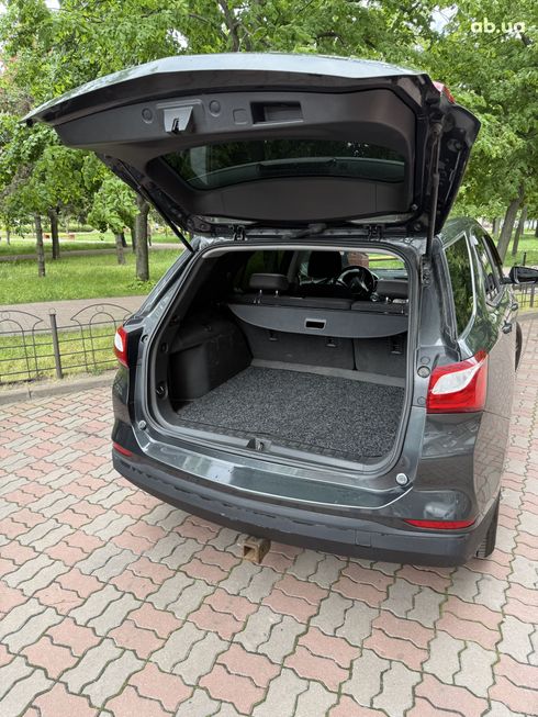 Chevrolet Equinox 2019 серый - фото 7