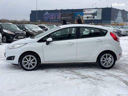Ford Fiesta 2019 белый - фото 4
