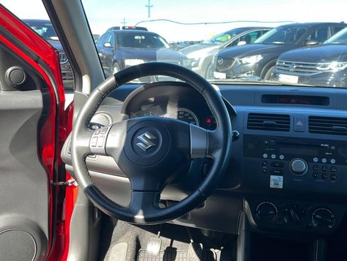 Suzuki Swift 2010 красный - фото 25