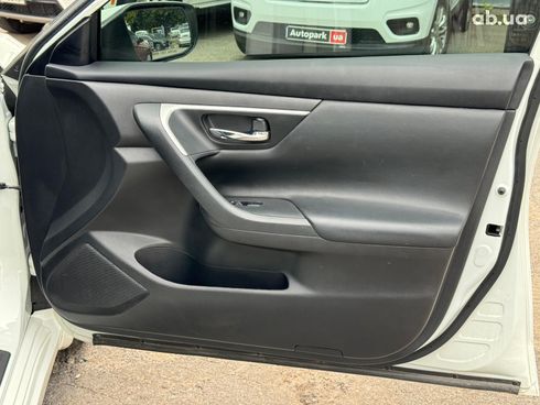 Nissan Altima 2018 белый - фото 28