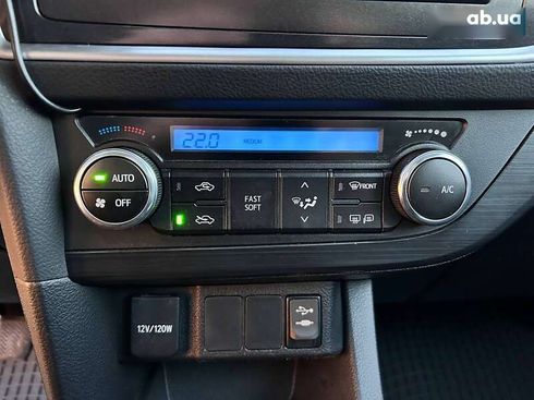 Toyota Auris 2015 - фото 16