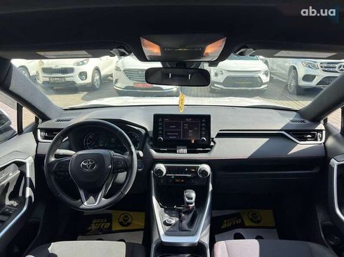 Toyota RAV4 2021 - фото 13