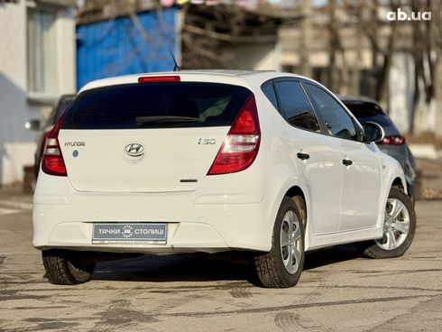 Hyundai i30 2011 белый - фото 5
