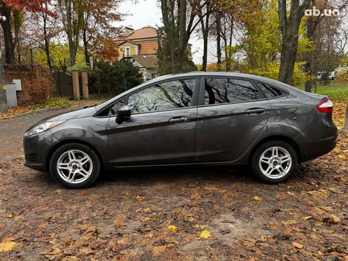 Ford Fiesta 2017 серый - фото 12